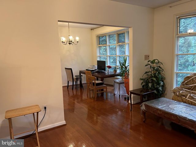 2735 S GROVE ST, Arlington, VA 22202