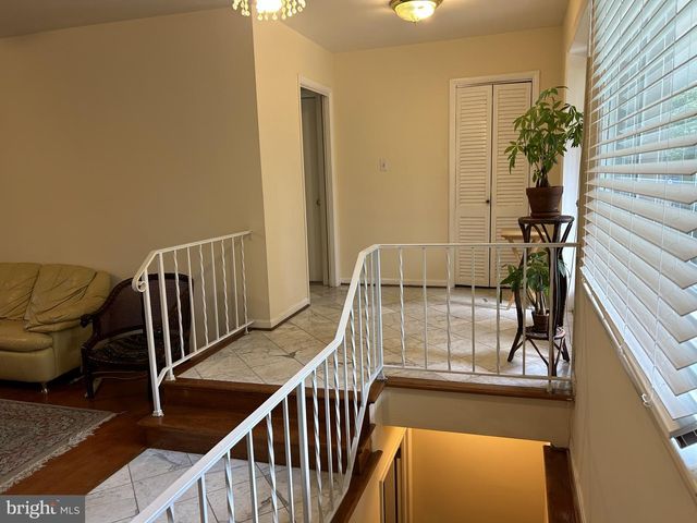 2735 S GROVE ST, Arlington, VA 22202