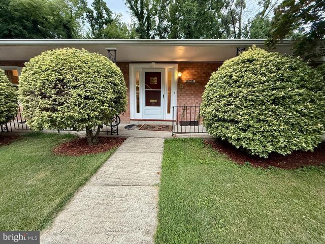 2735 S GROVE ST, Arlington, VA 22202