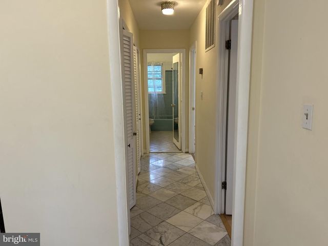 2735 S GROVE ST, Arlington, VA 22202