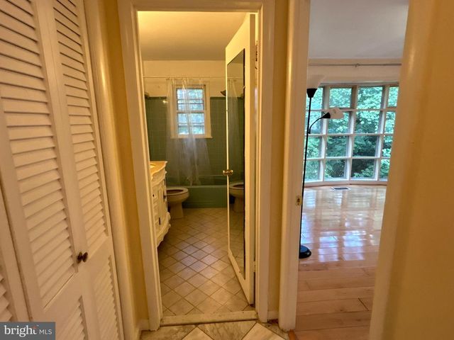 2735 S GROVE ST, Arlington, VA 22202