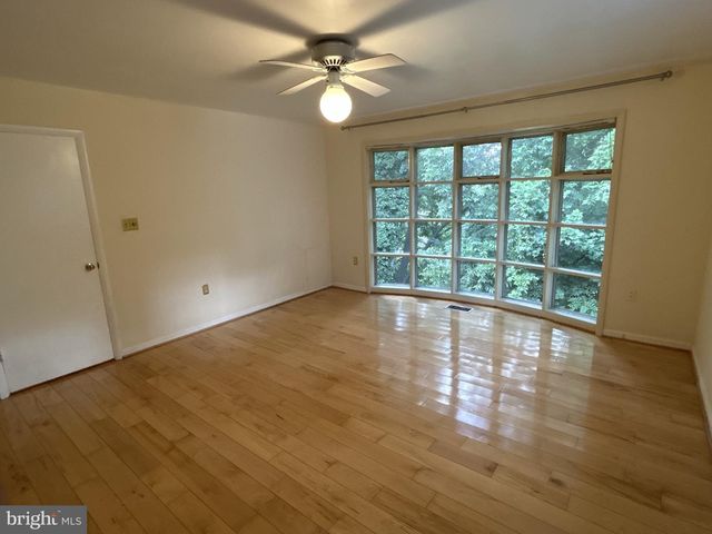 2735 S GROVE ST, Arlington, VA 22202