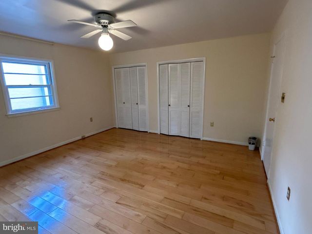 2735 S GROVE ST, Arlington, VA 22202