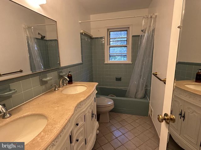 2735 S GROVE ST, Arlington, VA 22202