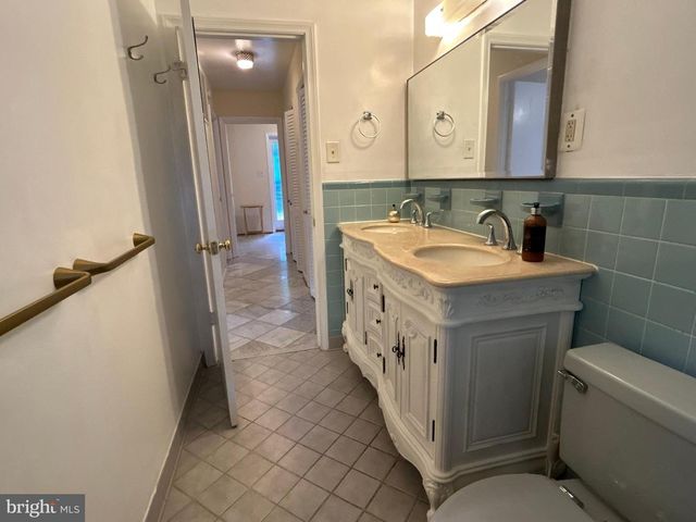 2735 S GROVE ST, Arlington, VA 22202