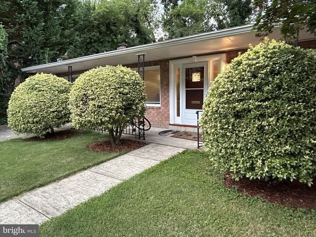 2735 S GROVE ST, Arlington, VA 22202