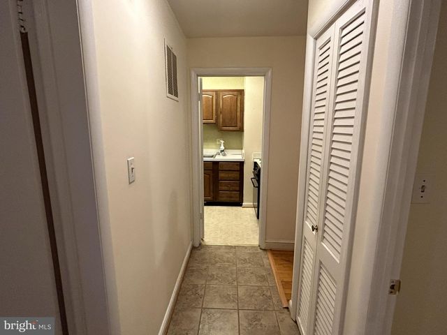 2735 S GROVE ST, Arlington, VA 22202