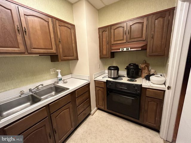 2735 S GROVE ST, Arlington, VA 22202