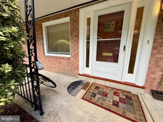 2735 S GROVE ST, Arlington, VA 22202