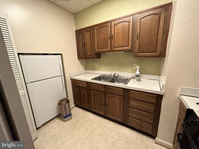 2735 S GROVE ST, Arlington, VA 22202