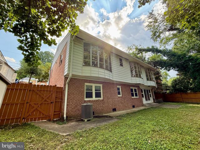 2735 S GROVE ST, Arlington, VA 22202