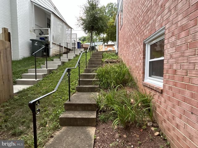 2735 S GROVE ST, Arlington, VA 22202