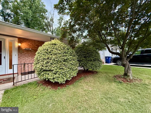 2735 S GROVE ST, Arlington, VA 22202