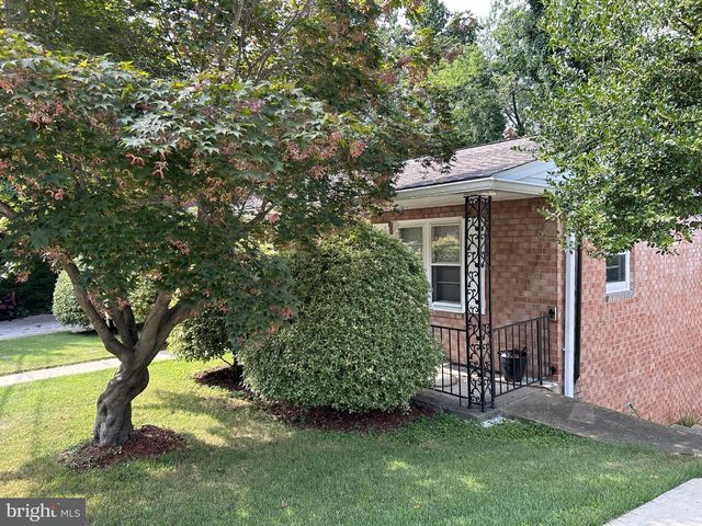 2735 S GROVE ST, Arlington, VA 22202