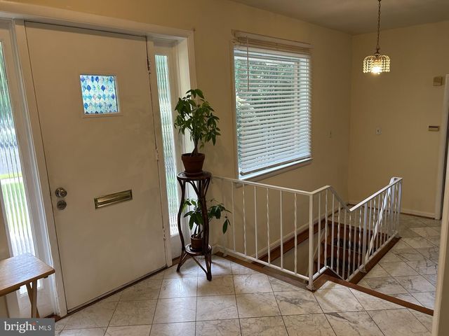 2735 S GROVE ST, Arlington, VA 22202