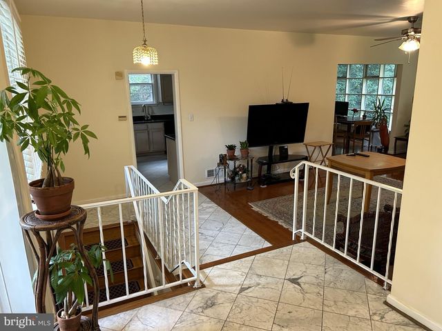 2735 S GROVE ST, Arlington, VA 22202