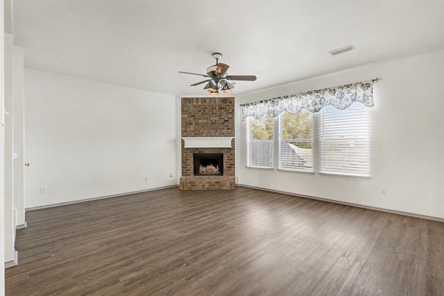 415 Hidden Ridge Drive, Burleson, TX 76028