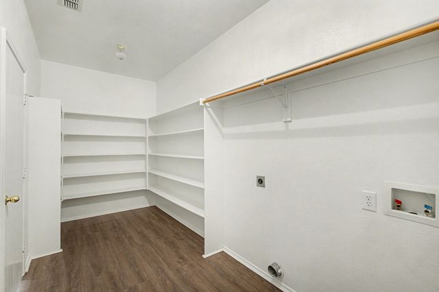 415 Hidden Ridge Drive, Burleson, TX 76028