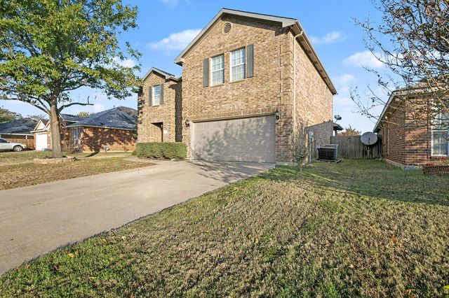415 Hidden Ridge Drive, Burleson, TX 76028