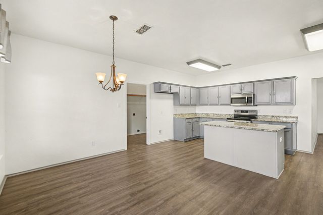 415 Hidden Ridge Drive, Burleson, TX 76028