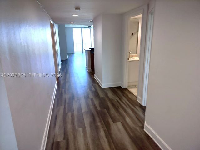 14951 Royal Oaks Ln 1006, North Miami, FL 33181
