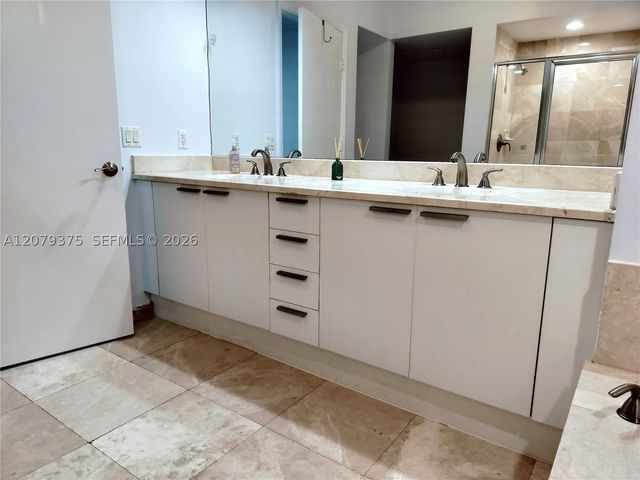 14951 Royal Oaks Ln 1006, North Miami, FL 33181