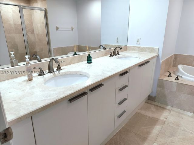 14951 Royal Oaks Ln 1006, North Miami, FL 33181