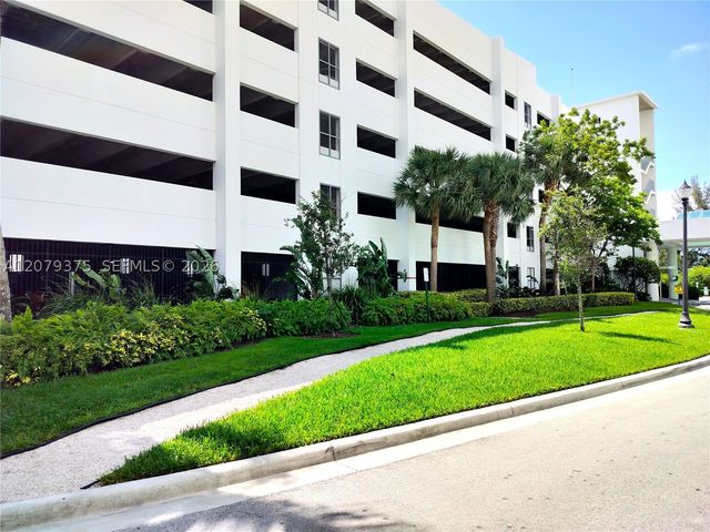 14951 Royal Oaks Ln 1006, North Miami, FL 33181