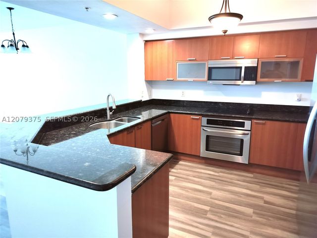 14951 Royal Oaks Ln 1006, North Miami, FL 33181