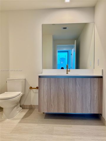 77 SE 5th St 4002, Miami, FL 33131