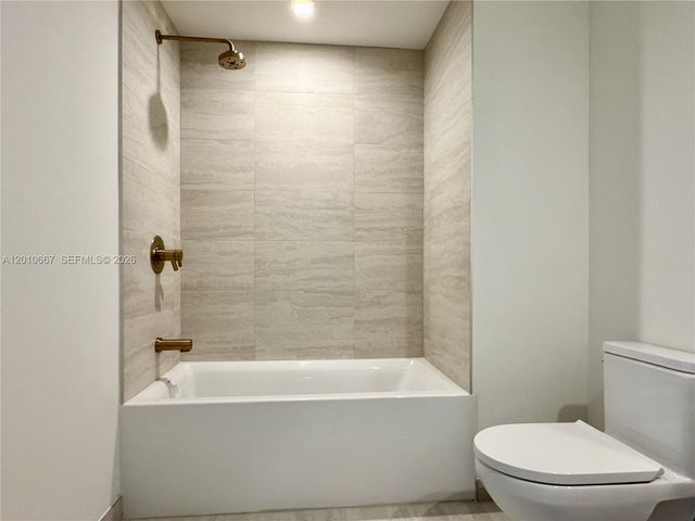 77 SE 5th St 4002, Miami, FL 33131