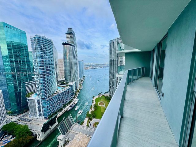77 SE 5th St 4002, Miami, FL 33131