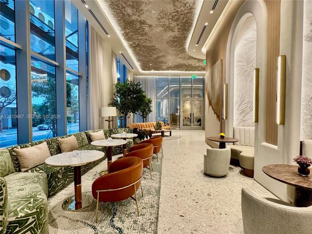 77 SE 5th St 4002, Miami, FL 33131