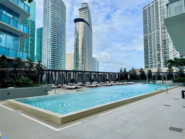 77 SE 5th St 4002, Miami, FL 33131