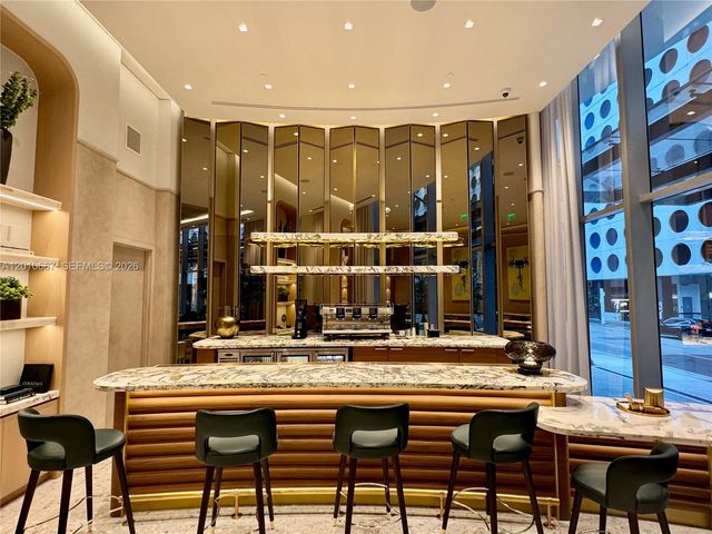 77 SE 5th St 4002, Miami, FL 33131