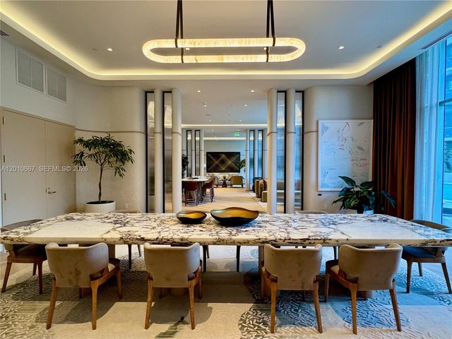 77 SE 5th St 4002, Miami, FL 33131