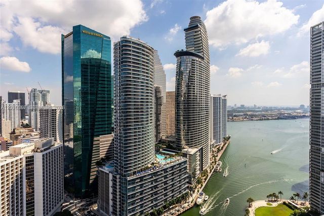 77 SE 5th St 4002, Miami, FL 33131