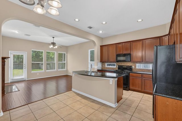 138 Zephyr Bend Place, The Woodlands, TX 77381