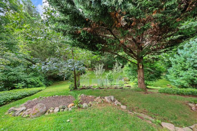51 Berkeley Court, Hamden, CT 06518