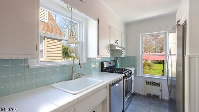 24 Greaves Pl, Cranford Twp., NJ 07016