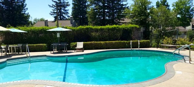 122 Valley Oak Dr #4, Roseville, CA 95678