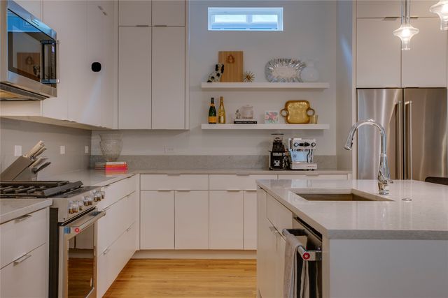 4223 Holland Avenue 102, Dallas, TX 75219