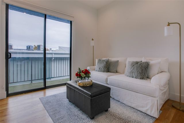 4223 Holland Avenue 102, Dallas, TX 75219