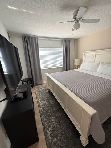 241 SW Palm Dr Apt 203, Port St Lucie, FL 34986