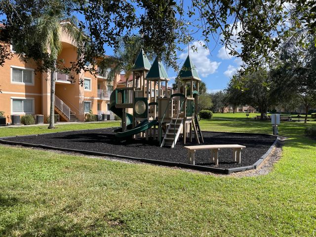 241 SW Palm Dr Apt 203, Port St Lucie, FL 34986