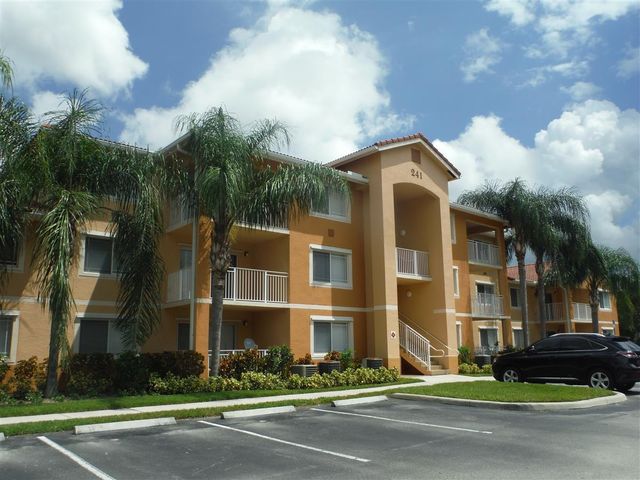 241 SW Palm Dr Apt 203, Port St Lucie, FL 34986