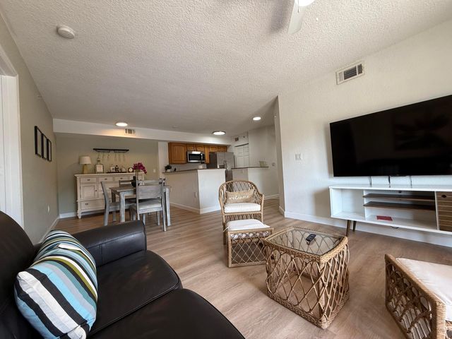 241 SW Palm Dr Apt 203, Port St Lucie, FL 34986