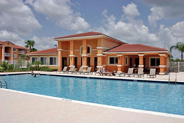 241 SW Palm Dr Apt 203, Port St Lucie, FL 34986