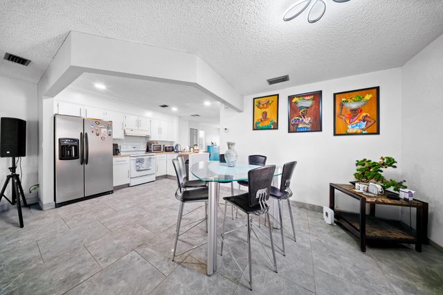1442 Summit Run Circle, West Palm Beach, FL 33415