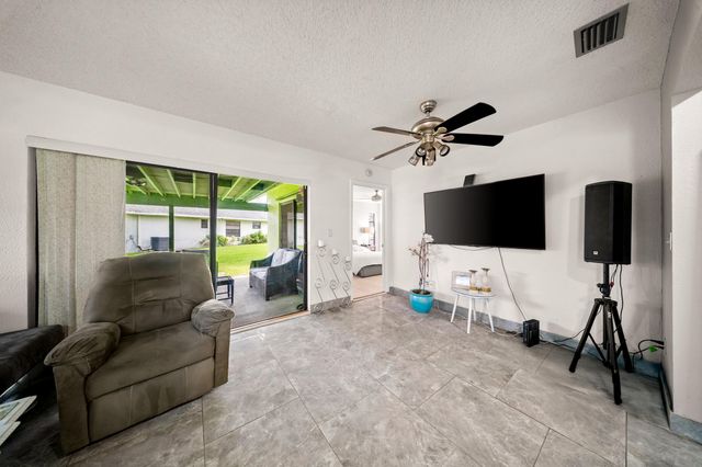 1442 Summit Run Circle, West Palm Beach, FL 33415